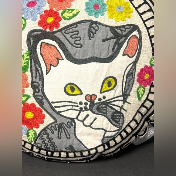 Little Golden Books for nod, Embroidered cat/floral pattern - Picture 2 of 6